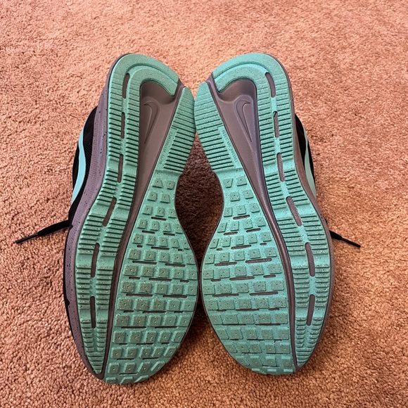 Nike Black and Teal Women’s Athletic Shoes - Picture 4 of 6